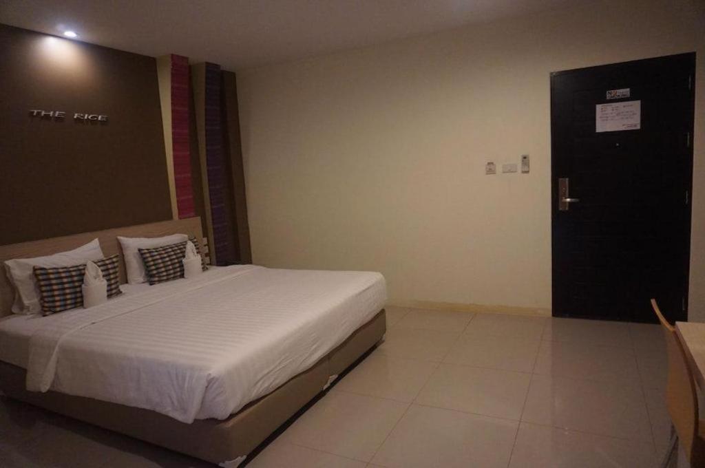 The Rice Hotel Roi Et Zewnętrze zdjęcie